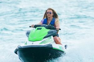 A Miami, Britney Spears s'offre une virée en jet-ski avec son chéri