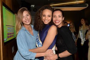 Alicia Aylies fête ses 19 ans avec Camille Cerf et Marine Lorphelin