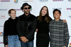 Angelina Jolie et ses enfants Pax et Shiloh soutiennent JR