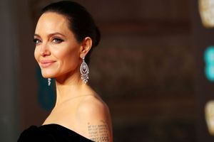 Angelina Jolie, glamour et somptueuse à la cérémonie des Bafta