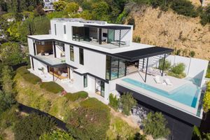 Ariana Grande acquiert une villa nichée sur les collines de Hollywood 