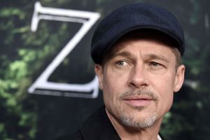 Brad Pitt, amaigri, de retour sur le tapis rouge 