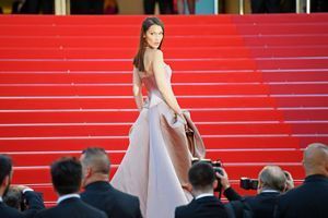 Cannes 2018: Bella Hadid, somptueuse sur le tapis rouge