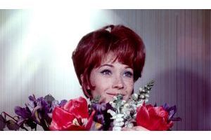  L’actrice au visage mutin constellé de taches de rousseur a été révélée en 1966 par Godard dans « Masculin, féminin » puis confirmée en 1967 par Louis Malle dans « Le voleur ». Elle est devenue populaire cette année grâce à « L’astragale ».