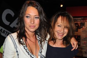 Nathalie Baye avec sa fille Laura Smet, en 2010. 