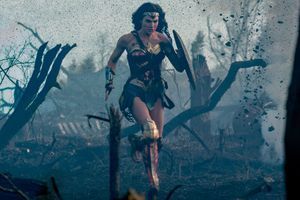 La combattante traverse le « No Man's Land » sous les balles. Wonder Woman est née sur grand écran.