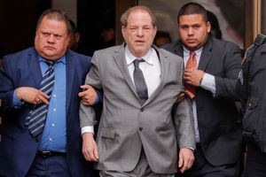 Harvey Weinstein à la sortie d'un tribunal de New York le 6 décembre 2019