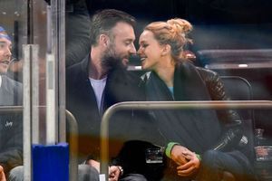 Jennifer Lawrence et Cooke Maroney, baisers en tribunes