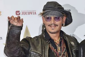 Johnny Depp, méconnaissable sur le tapis rouge
