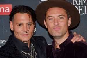 Jude Law et Johnny Depp, complices à Londres pour "Les Animaux Fantastiques 2"