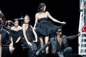 Kendall Jenner assure le show au gala de l'amfAR