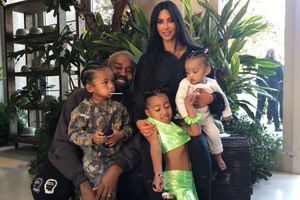 Kim Kardashian et Kanye West avec leurs trois enfants 