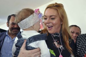 Lindsay Lohan visite un camp de réfugiés syriens en Turquie