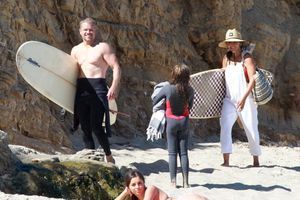 Matt Damon surfe en famille à Malibu