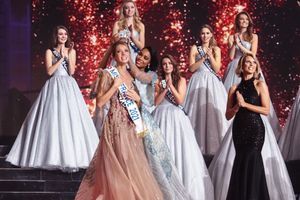 Amandine Petit a été élue Miss France 2021 samedi au Puy-du-Fou. 