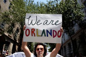 "We are Orlando", "Nous sommes Orlando", durant la Gay Pride de New York le 26 juin 2016.