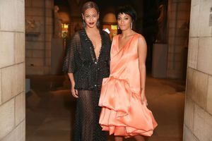 Beyoncé et Solange Knowles au gala du Met, quelques heures avant l'altercation avec Jay Z.