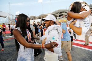 Naomi Campbell et Lewis Hamilton, tendres retrouvailles à Bahreïn