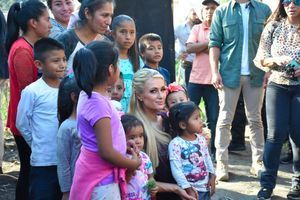 Paris Hilton fait de l’humanitaire au Mexique