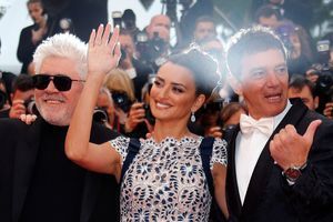 Cannes 2019 : Penelope Cruz et Antonio Banderas aux bras de Pedro Almodovar