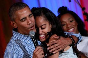 Barack Obama chante pour les 18 ans de sa fille, Malia