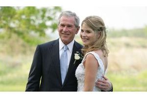 George W. Bush et sa fille Jenna, le jour de son mariage en 2008.