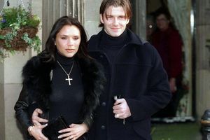 Quand Victoria et David Beckham ont fébrilement annoncé leurs fiançailles