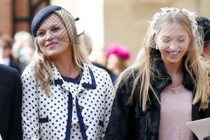 Kate Moss et sa fille Lila Grace quittent au mariage de la princesse Eugénie d'York le 12 octobre 2018 