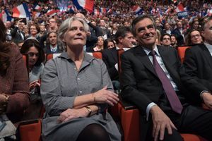 Penelope Fillon aux côtés de François Fillon, au Palais des Congrès, le 18 novembre 2016.