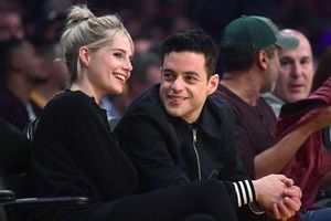Rami Malek et Lucy Boynton, en amoureux à un match de NBA 