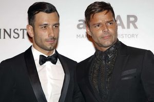 Jwan Yosef et Ricky Martin au gala de l'AmfAR, le 15 avril 2016. 