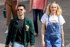 Sophie Turner, future maman radieuse en journée shopping avec Joe Jonas