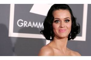  Katy Perry chante "I Kissed a Girl".