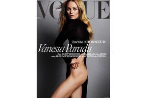 Pour l'édition du mois de décembre de "Vogue Paris", Vanessa Paradis se découvre d'un fil.