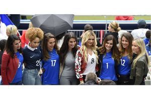 Euro 2016 : Les femmes des joueurs derrière les Bleus