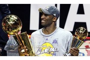  Kobe Bryant a remporté son quatrième titre de champion NBA.