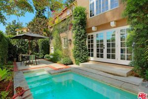 Usher vend sa maison à Los Angeles 