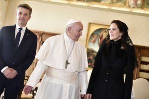 Dress code noir pour la princesse Mary au Vatican