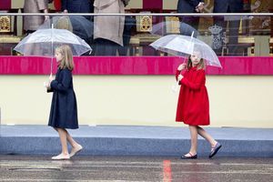 Leonor et Sofia, chacune son parapluie pour la Fête nationale