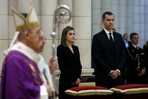 La reine Letizia et le roi Felipe VI d'Espagne à la messe pour l'Equateur à Madrid, le 17 mai 2016