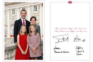La carte de voeux du roi Felipe VI d'Espagne, de la reine Letizia et de leurs filles les princesses Leonor et Sofia, révélée le 11 décembre 2017