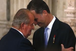 Emouvante passation entre Juan Carlos et Felipe