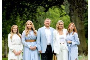 La reine Maxima et le roi Willem-Alexander des Pays-Bas avec leurs filles à La Haye, le 17 juillet 2020 