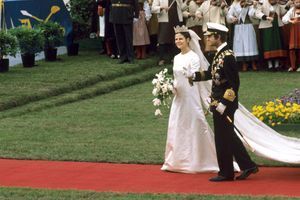 La reine Silvia et le roi Carl XVI Gustaf de Suède, le 19 juin 1976, jour de leur mariage 