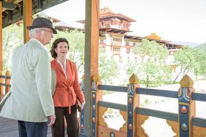 Silvia, dépaysement au Bhoutan avec Carl XVI Gustaf