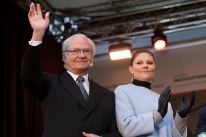 Le roi de Suède Carl XVI Gustaf et sa fille la princesse héritière Victoria à Stockholm, le 30 novembre 2014.