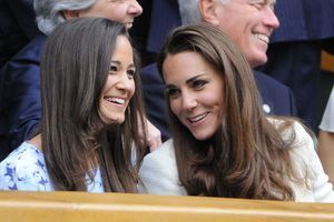 Pippa et Kate Middleton, complices à Wimbledon, en 2012