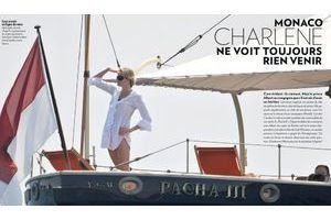  Mardi 7 juillet, à bord du "Pacha III", le yacht personnel de Caroline, dans la baie de Saint-Tropez. Charlene et Albert, armé de jumelles, scrutent l'horizon.