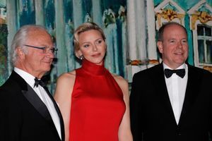 Charlène, sublime en rouge pour la soirée du Grand Prix de Monaco