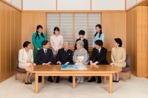 Derniers portraits de famille du Nouvel An pour l’empereur Akihito